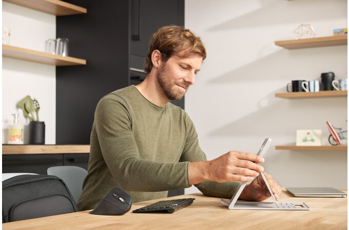 Kensington SmartFit EasyRiser Go Laptop Stand